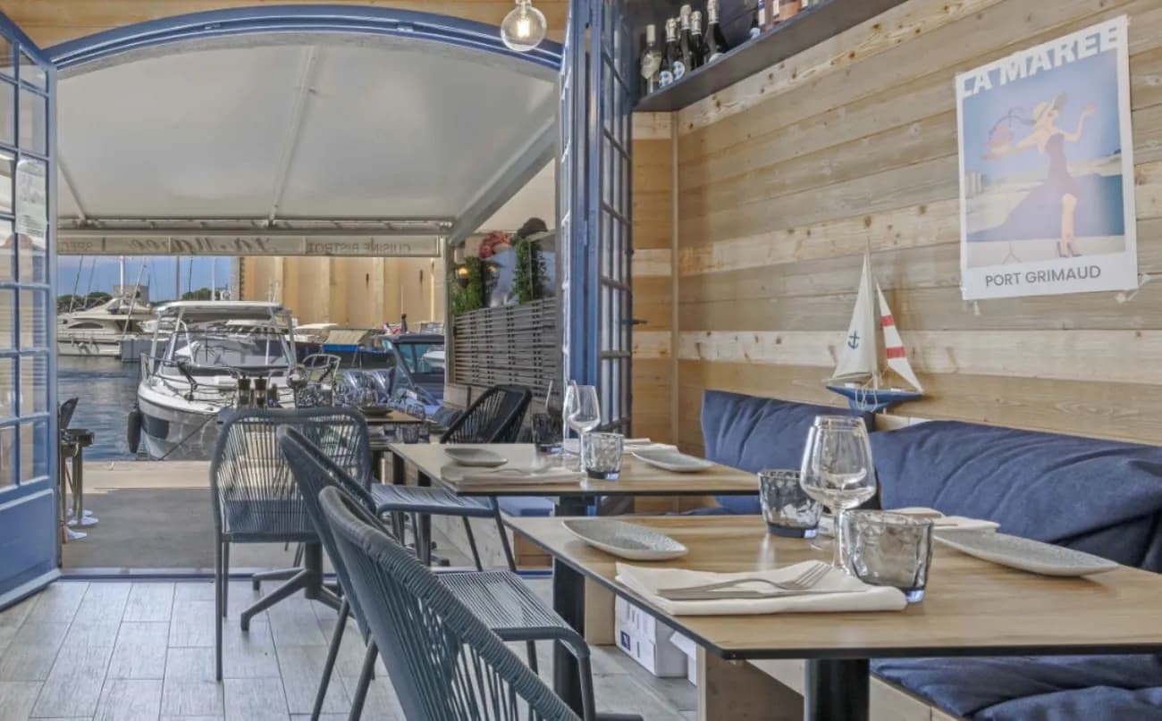 Salle intérieure du restaurant La Marée